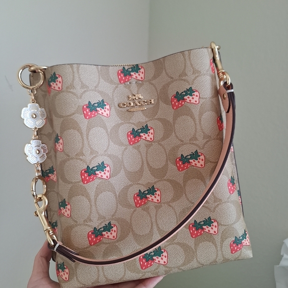 NWT Coach CB602 Mollie Bucket Bag 22 In Signature Canvas With Strawberry Print - Picture 4 of 11